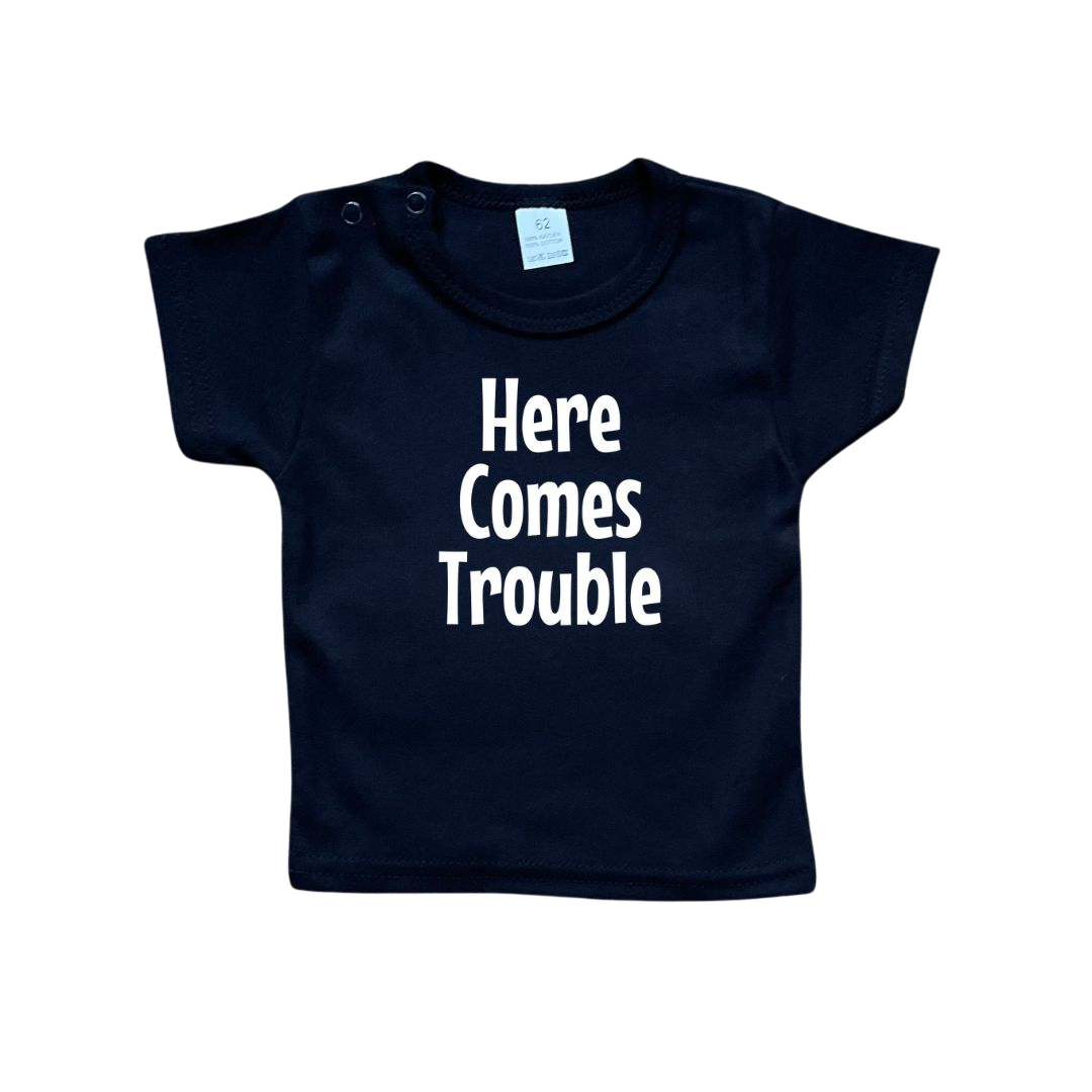 T-Shirt Here Comes Trouble